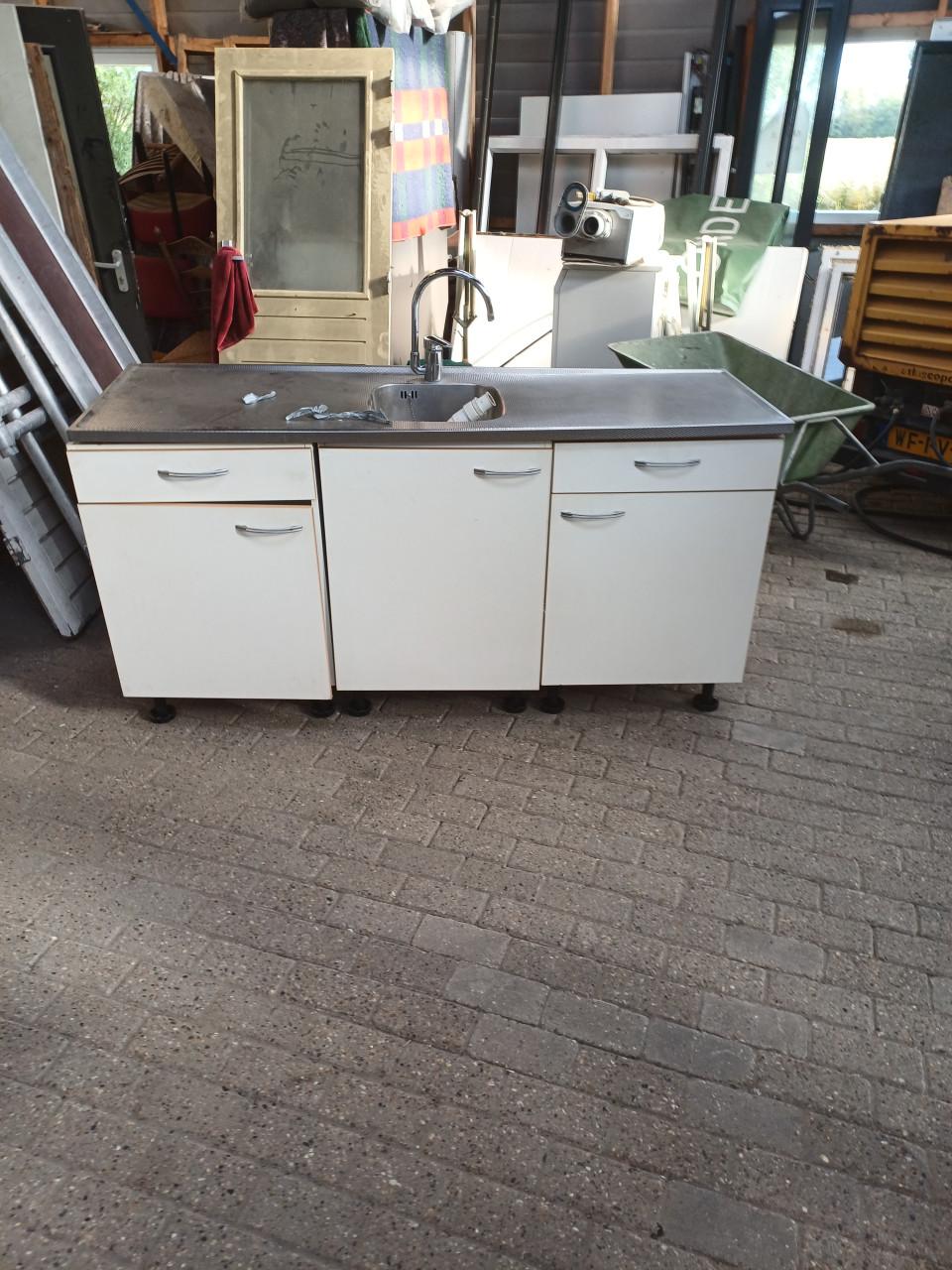 Te koop diverse keukens