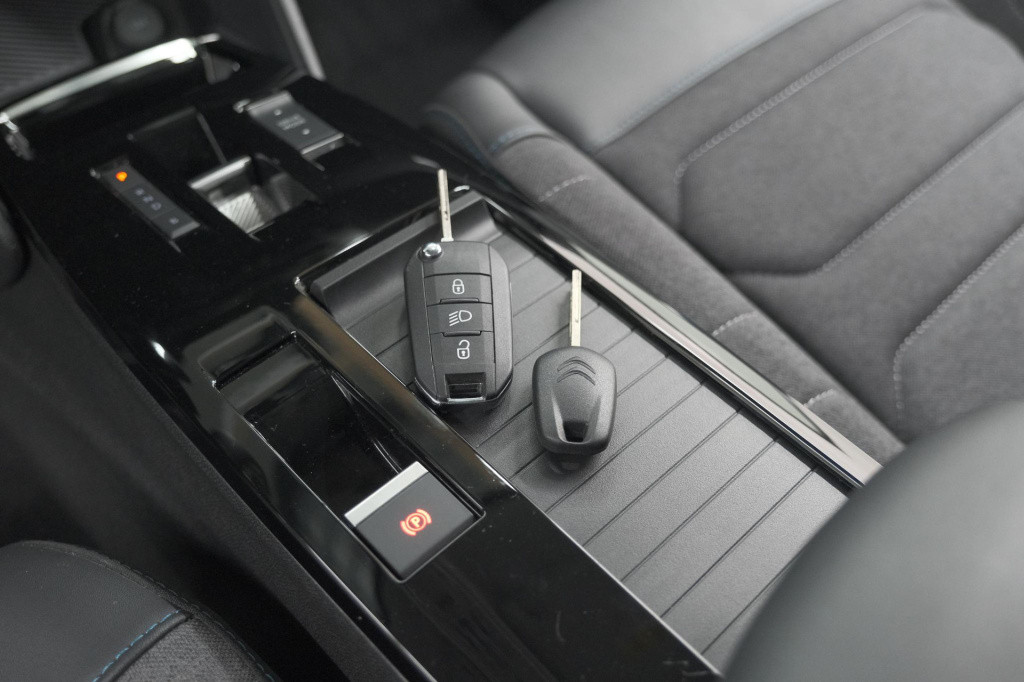 Citroen Ë-c4 feel pack 50 kwh | camera | navigatie | apple carplay | parkee