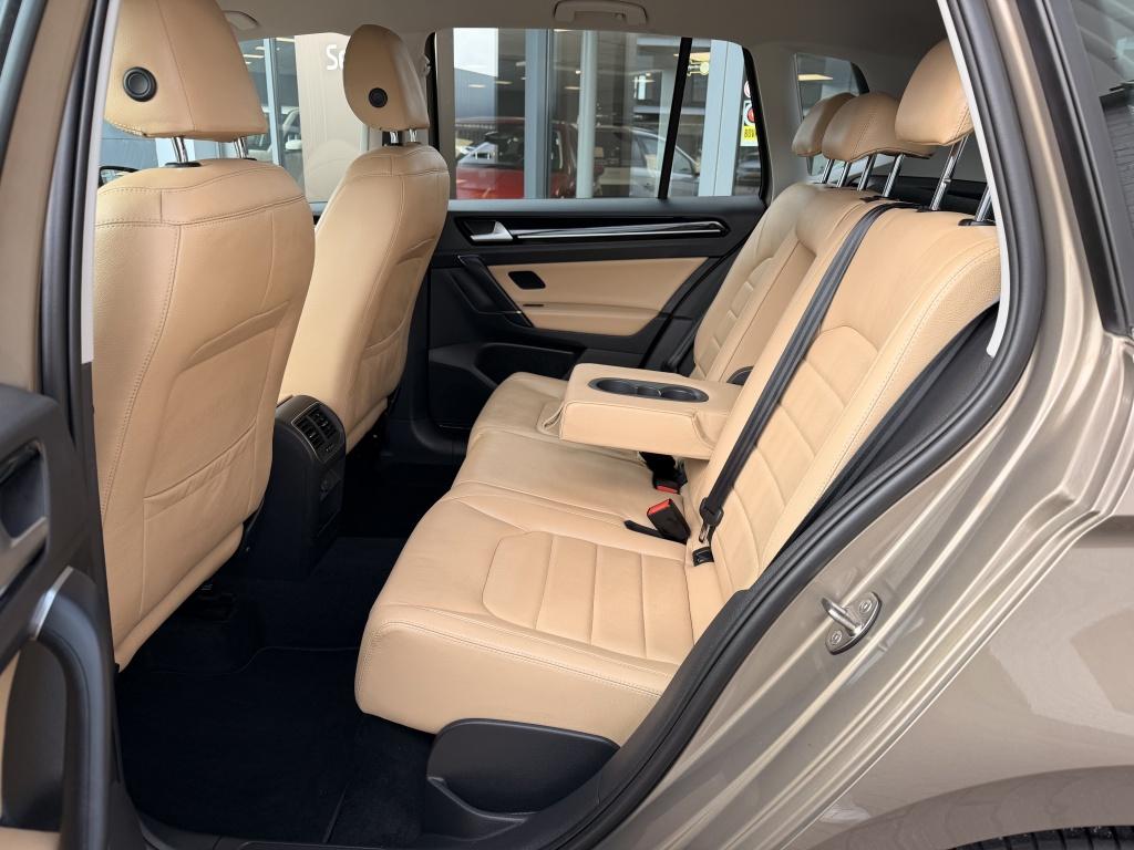Volkswagen Golf Sportsvan 1.2 tsi highline dsg automaat | leder | trekhaak!