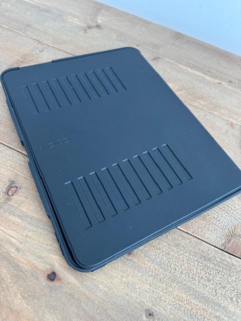 ZUGU case voor iPad 13 Pro (M4, M5), top staat, zeer stevig, magnetisch