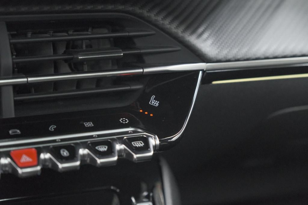 Peugeot 208 1.2 puretech 130 gt | alcantara pack | panoramadak | dodehoekde
