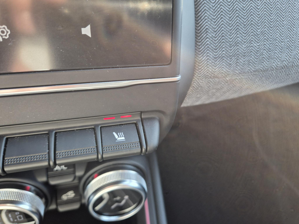 Renault Clio 1.0 tce 90 gpf techno camera, stoel- en stuurverwarming, navig