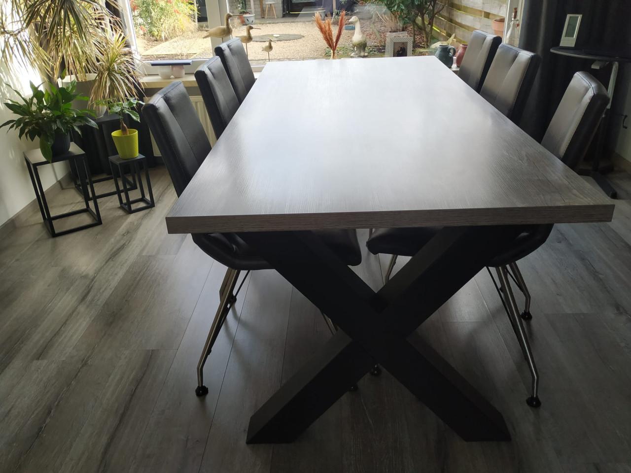 Eetkamer tafel en bijpassende salontafel