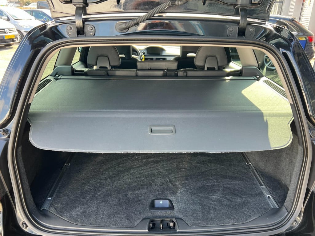 Volvo V70 1.6 d2 kinetic, trekhaak, navi, parkeersensoren enz...