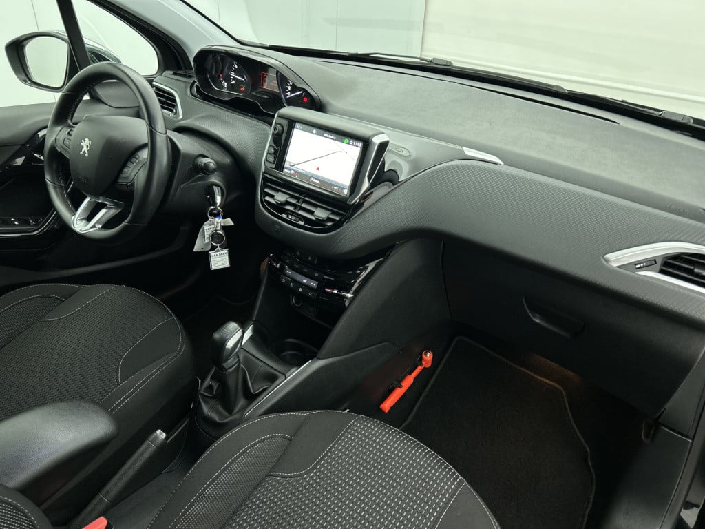 Peugeot 208 82 pk allure | rijklaar |