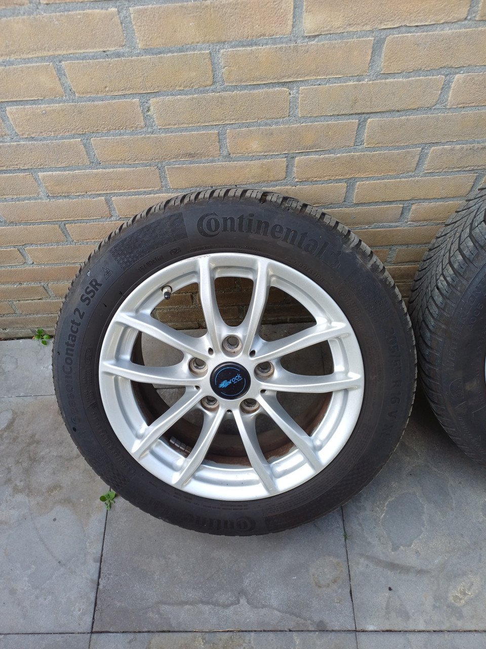 Autobanden met velgen