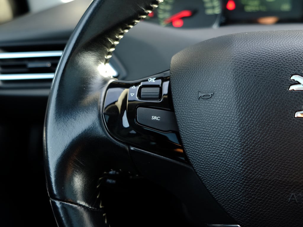 Peugeot 308 1.2 puretech 110pk blue lease | cruise control | airco | naviga