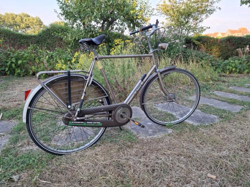 Batavus herenfiets met 3 versnellingen, oud model maar fietst nog prima