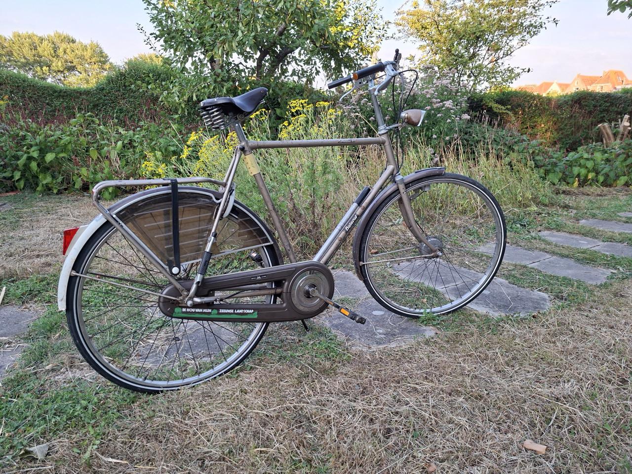 Batavus herenfiets met 3 versnellingen, oud model maar fietst nog prima