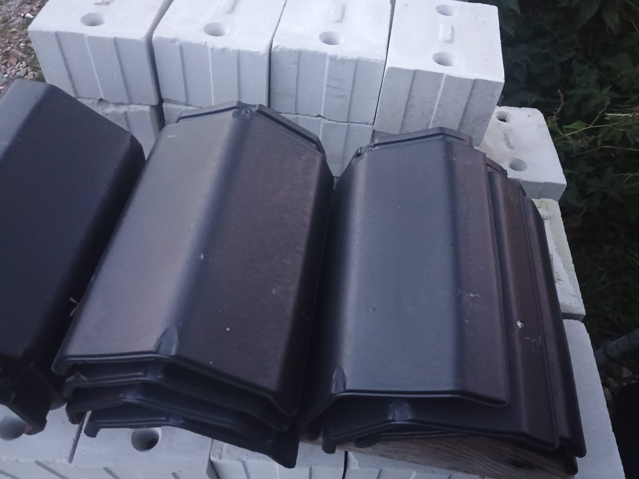Antracieten nokvorsten 12 stuks genoeg voor 4 meter
