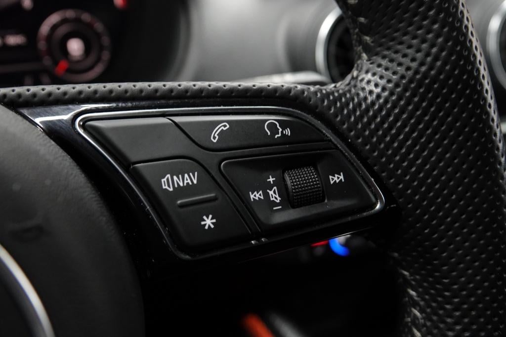 Audi Q2 1.5 tfsi | acc | pdc | carplay | s-line |