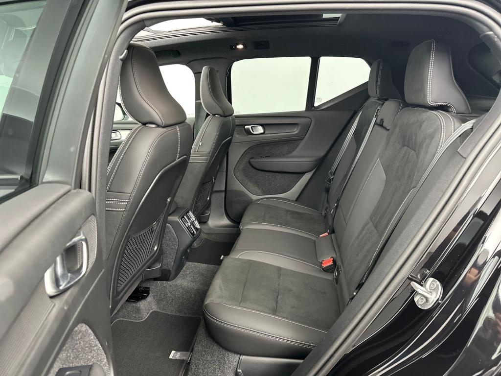 Volvo XC40 b4 197pk plus dark| camera| trekhaak| adap.cruise| h&k audio| pa