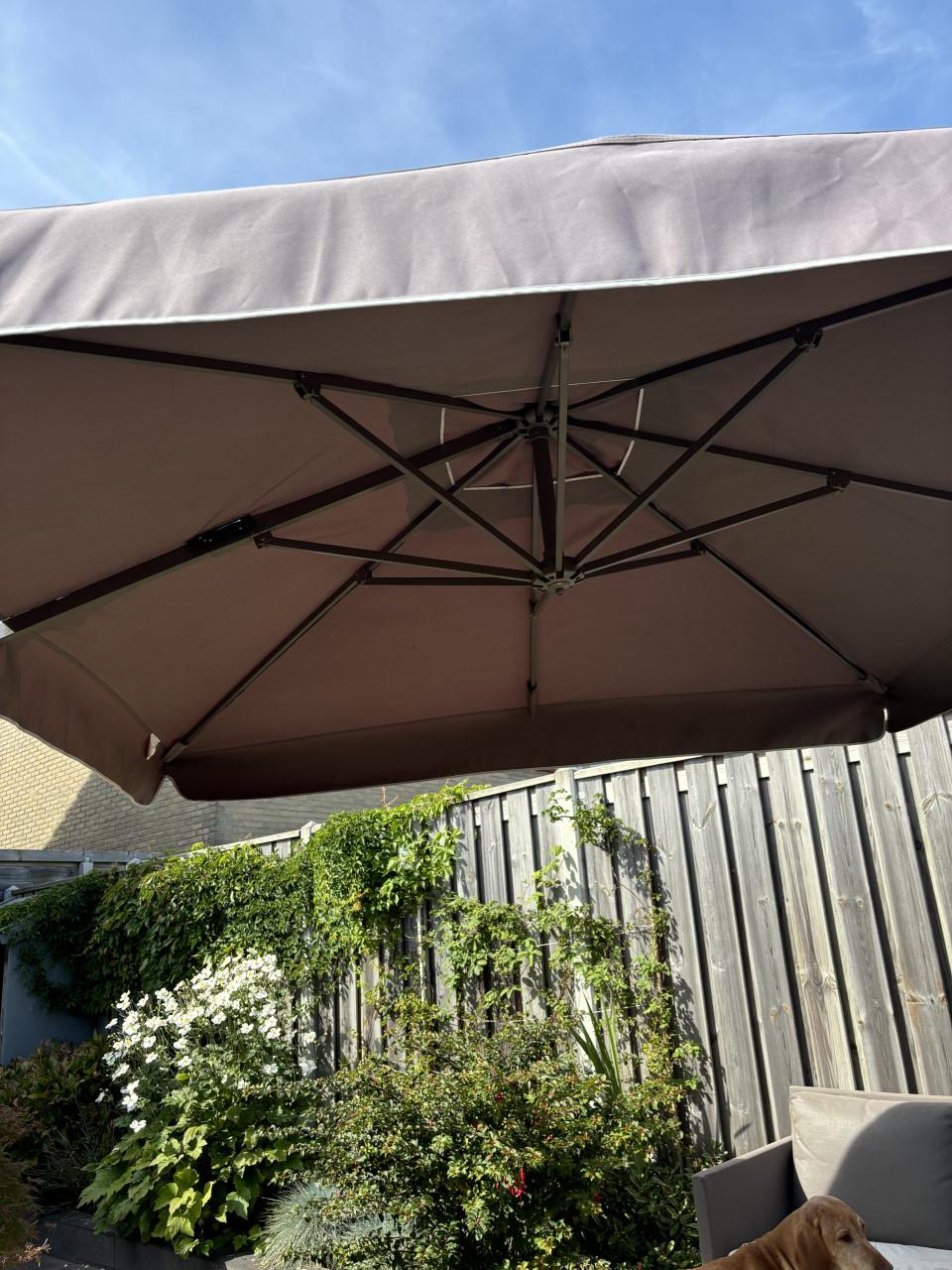 Solero Parasol lichtbruin 2.40 x 2.40