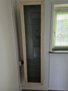 Ikea vitrinekast Bertby