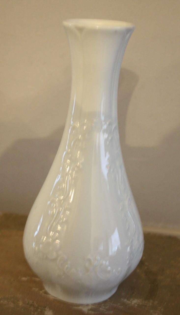 Witte vaas met bewerking