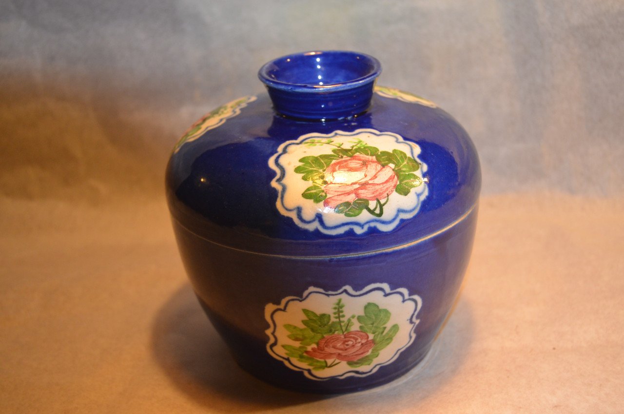 Twee polychrome dekselpotten China 20e eeuw.
