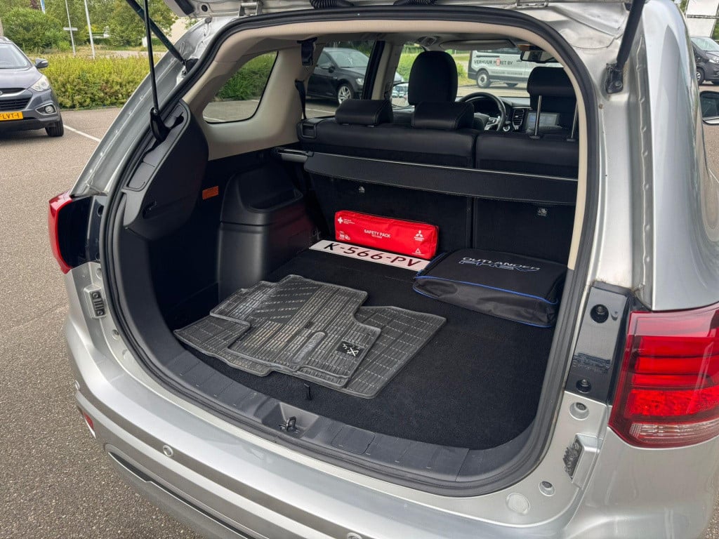 Mitsubishi Outlander 2.4 phev intense+