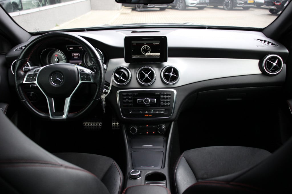 Mercedes-Benz Gla-klasse 200 prestige | amg-line | automaat