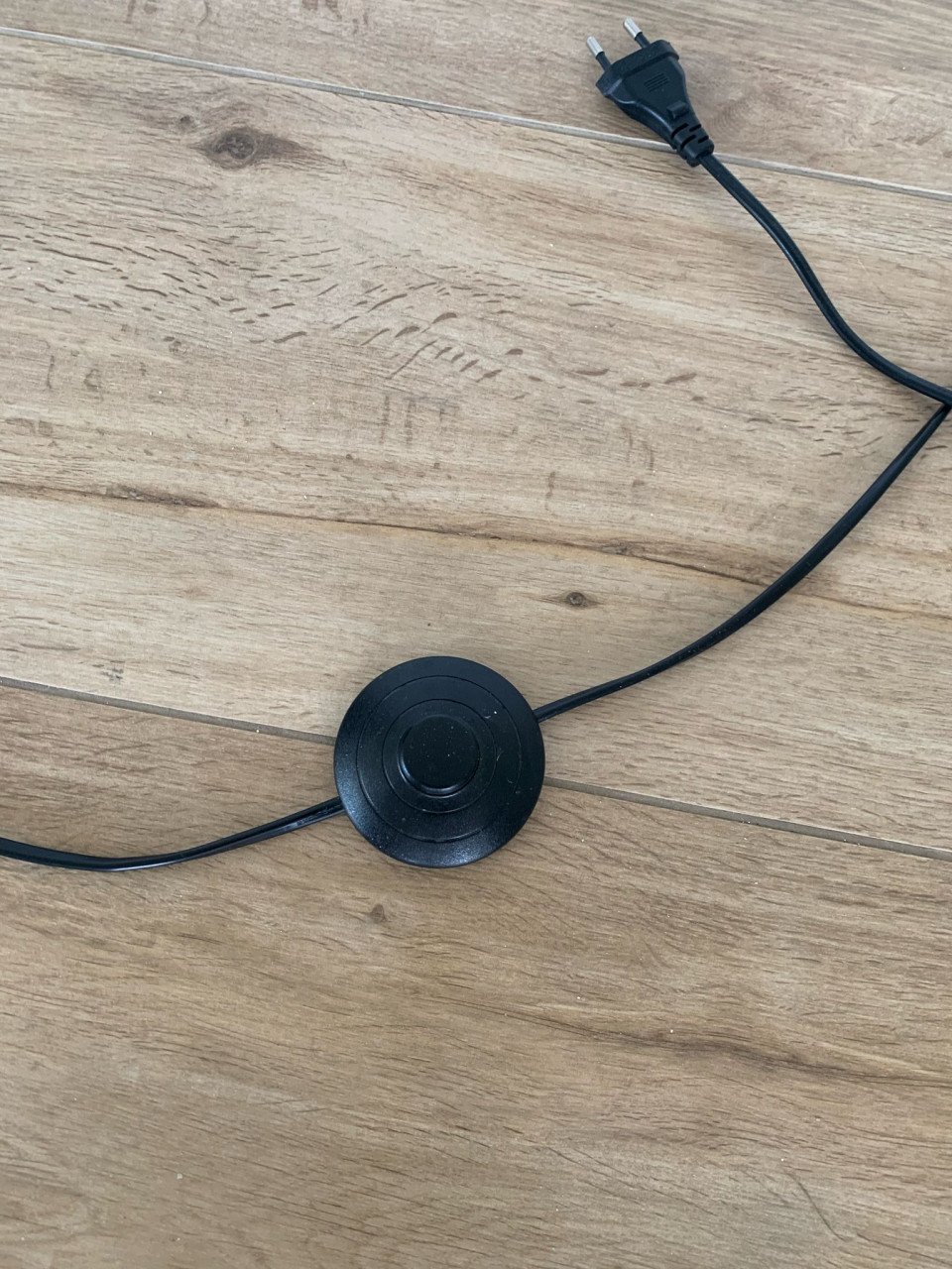 Zwarte staande lamp met kap