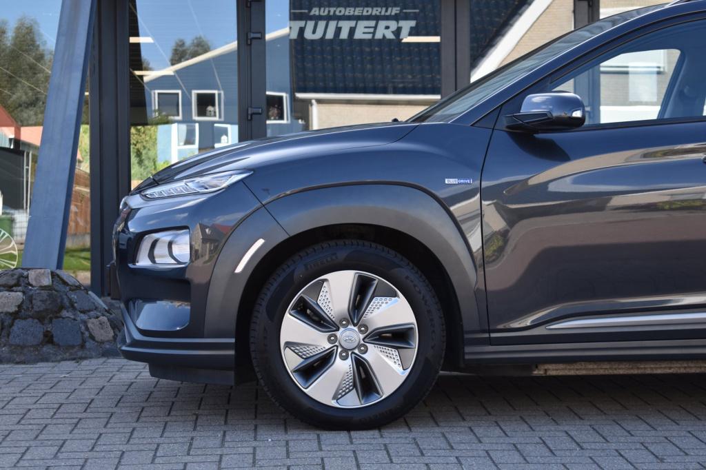 Hyundai Kona ev comfort 64 kwh soh 99% | nap | camera | apple carplay | and
