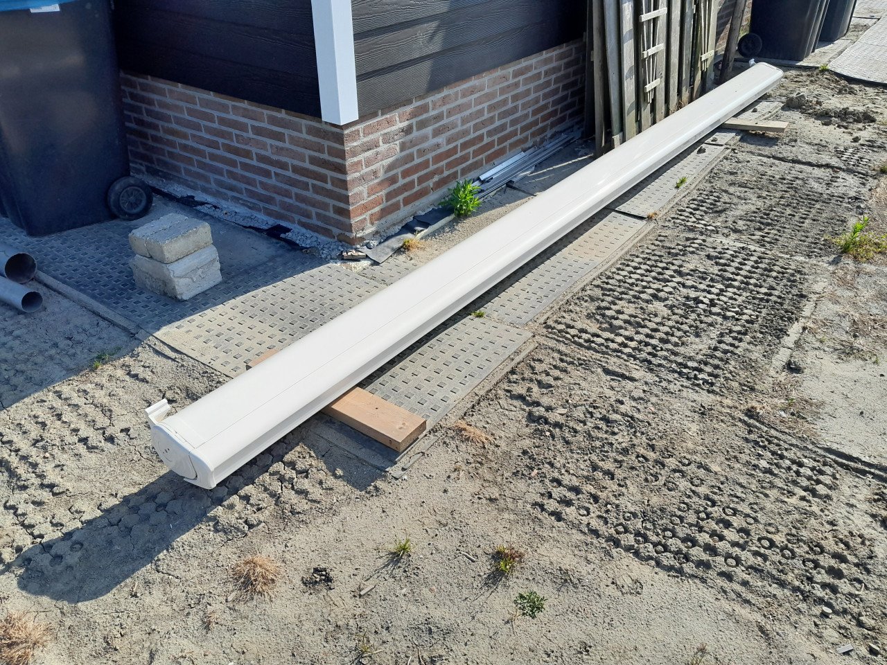 Knikarm zonnescherm