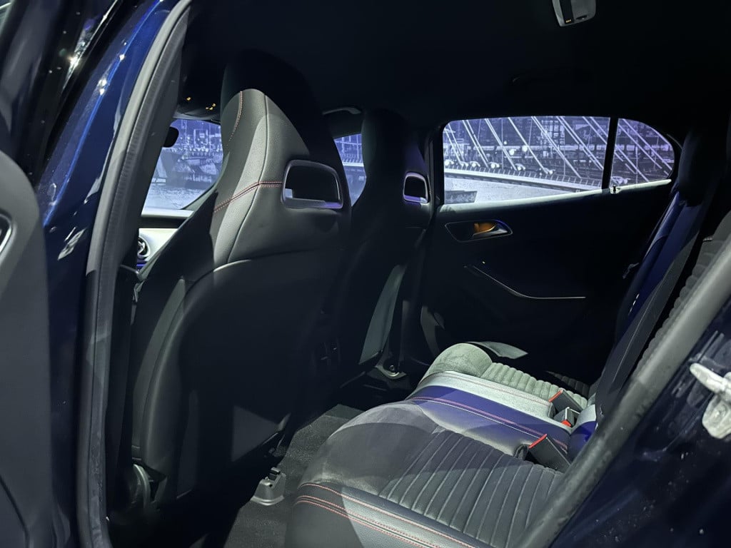 Mercedes-Benz Gla-klasse 180 business solution amg *camera*trekhaak*