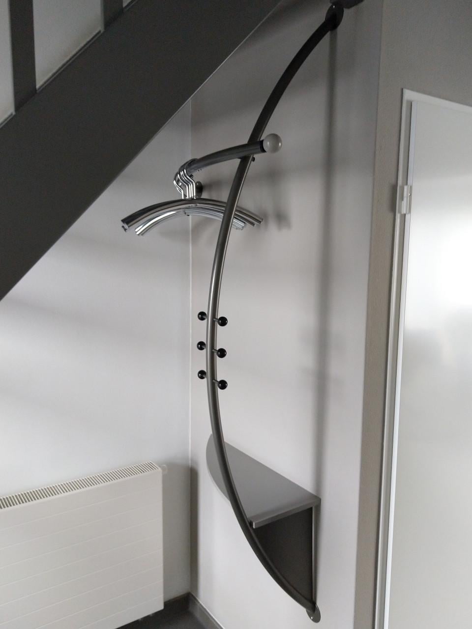 Kapstok type design met 10 chromen hangers