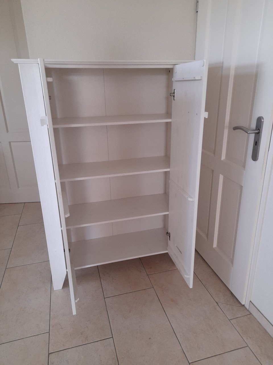 Prachtige stevige massief houten kast 100 x 37 x 142H (in goede staat )