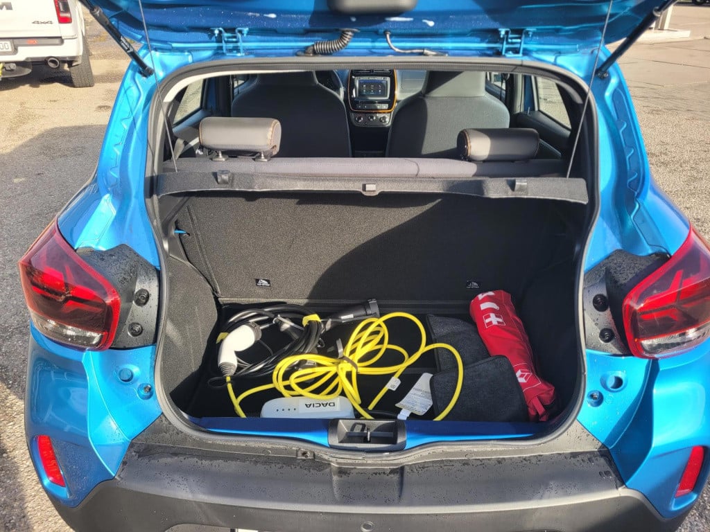 Dacia Spring comfort plus (orange pack) 27 kwh slechts 130km btw auto