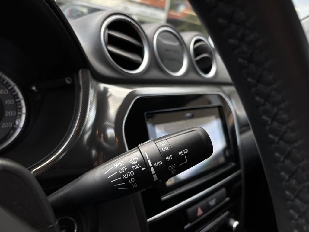 Suzuki Vitara 1.4 boosterjet style smart hybrid