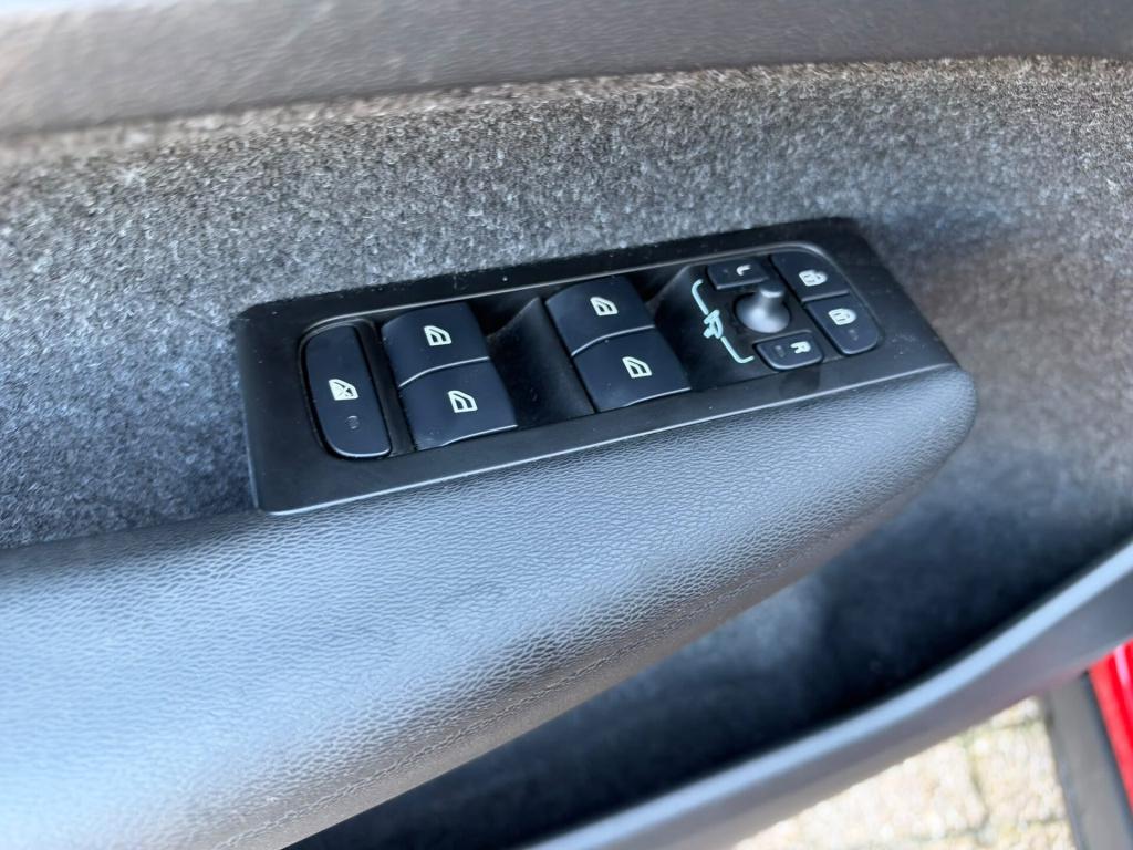 Volvo XC40 1.5 t4 recharge r-design