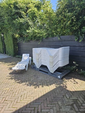 Te koop 16 ligbedden