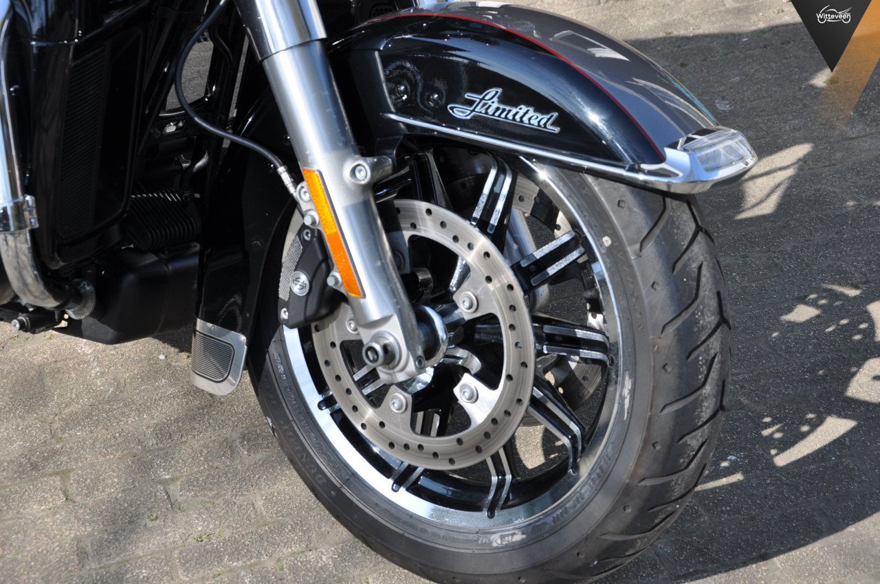 Harley Davidson FLHTK Electra Glide Ultra 11400 km! Jekill & Hyde