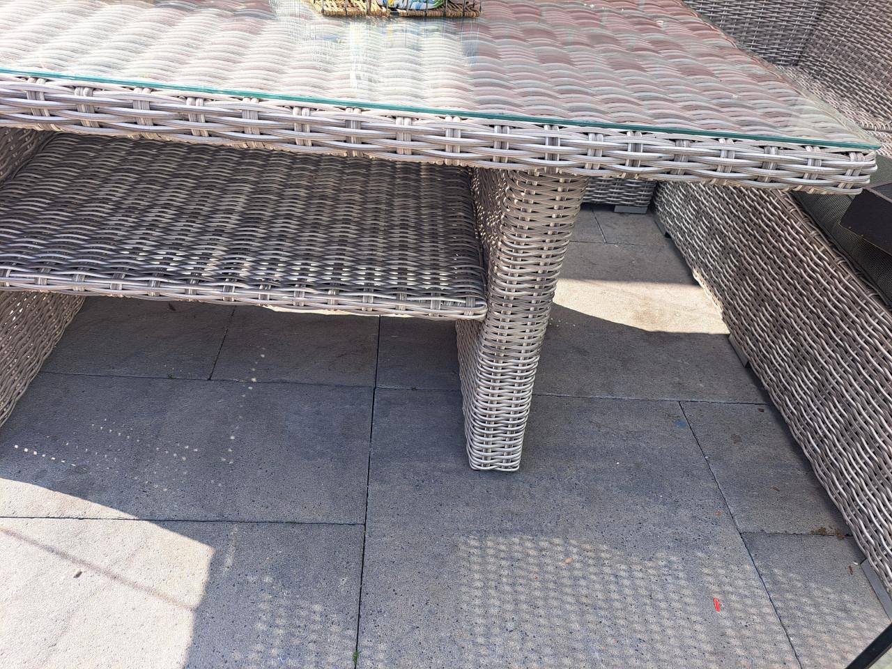 Mooie tuintafel