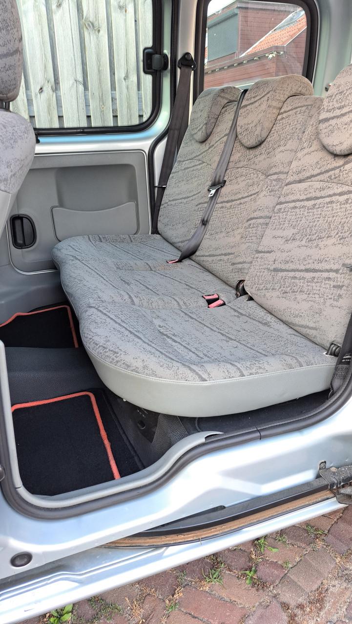 Renault Kangoo 1.6 16V 70KW 2004 Grijs € 2400