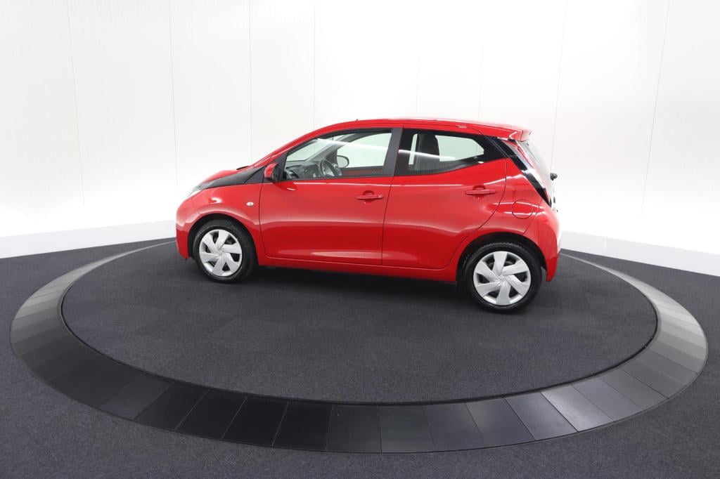 Toyota Aygo 1.0 vvt-i x-play | camera | airconditioning | allseasonbanden