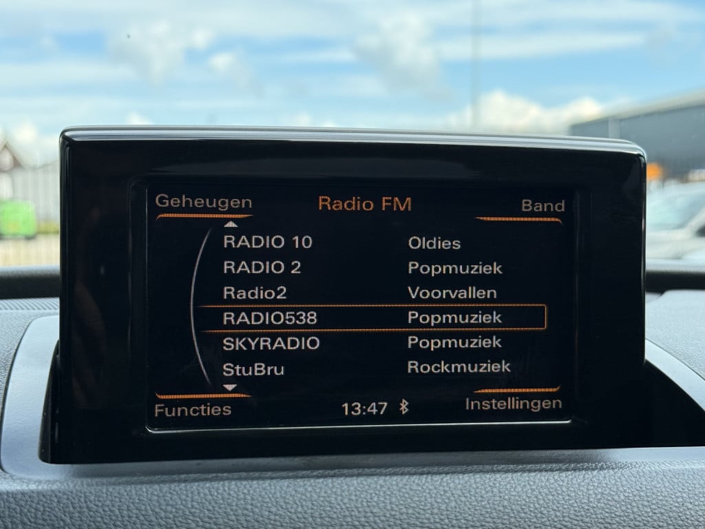 Audi Q3 2.0 tfsi quattro | afn trekhaal | stoelverwarming | half leder | pa