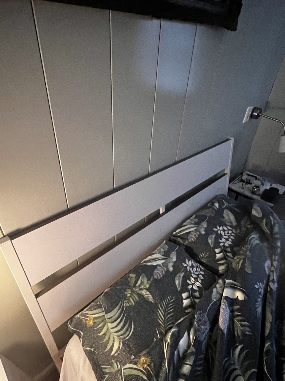 Tweepersoonsbed, compleet met lattenbodems.