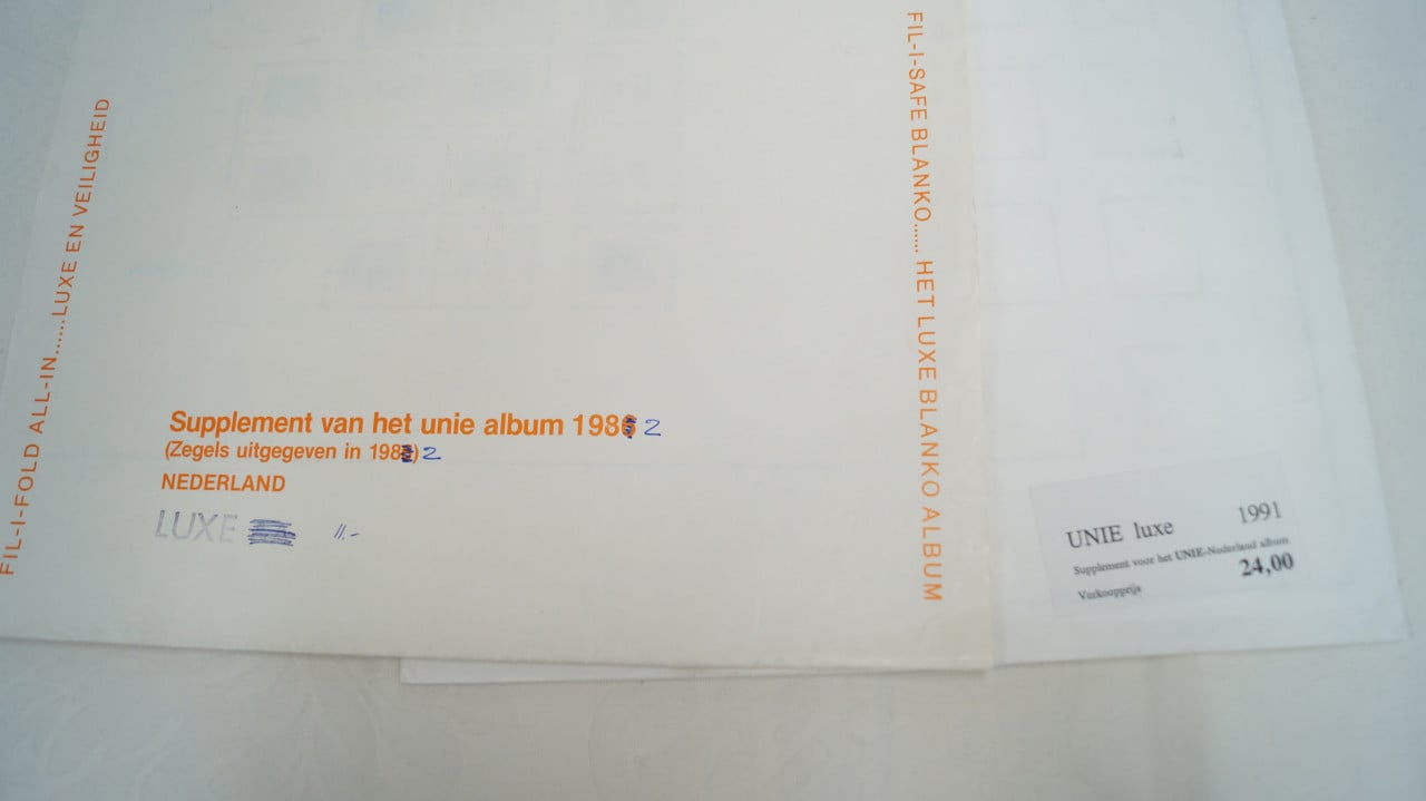 Postzegelalbum, eerstedagenveloppen en speciale catalogus 2005.