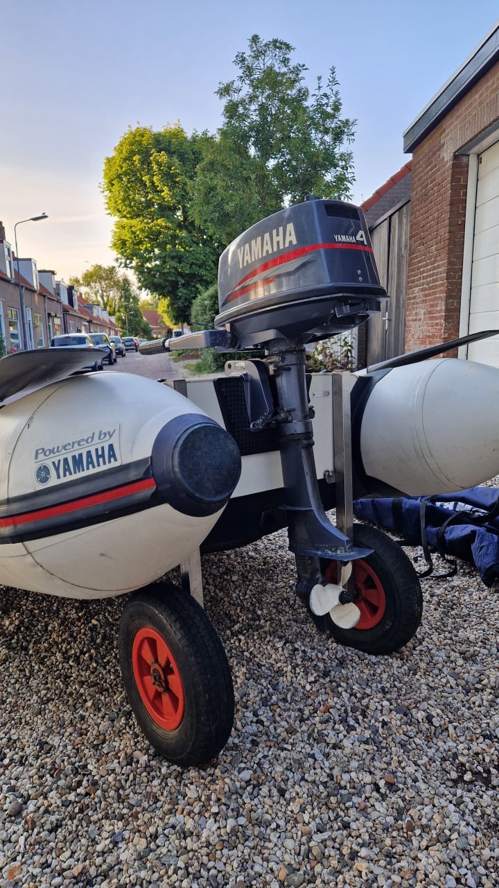 Yam 265S rubberboot met Yamaha 4 pk buitenboordmotor