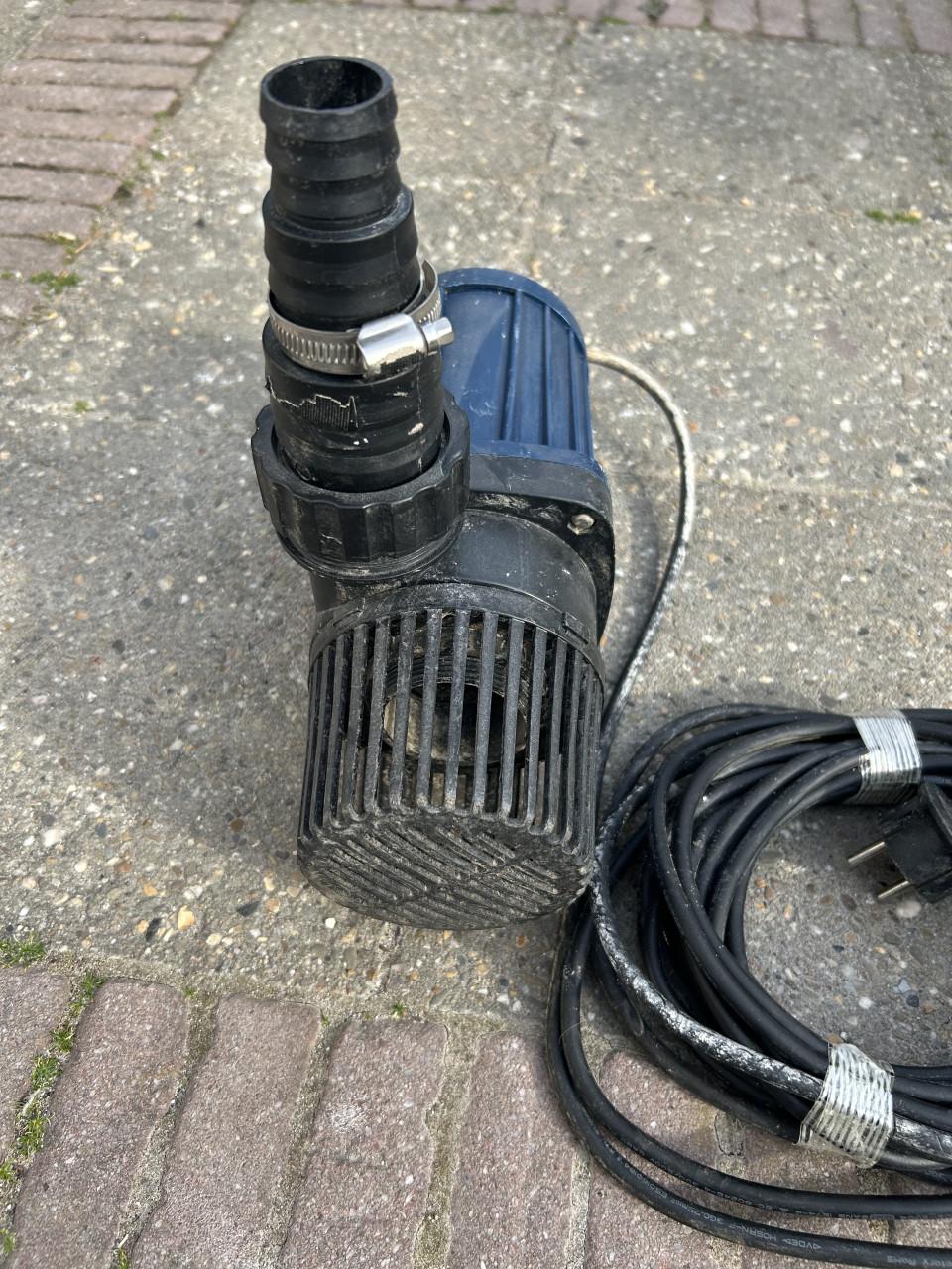 Te koop aquaforten 22000 sterke en zuinige Vijverpomp zonder type plaatje