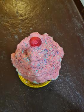 Surprise sinterklaas cupcake