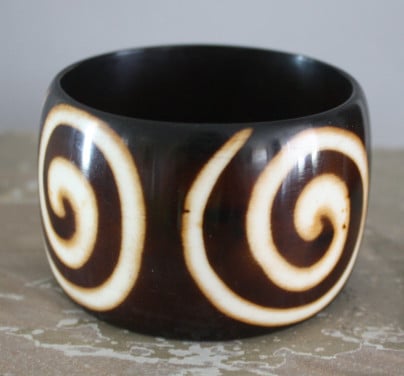 Bruin met beige print armband kunststof