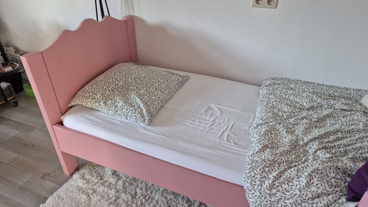 Roze kinderbed