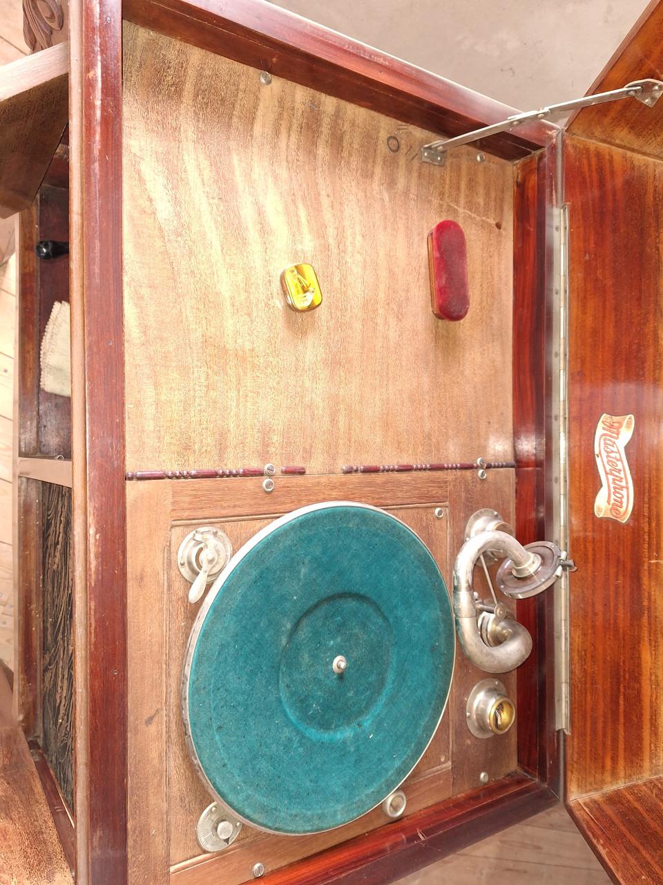 78 toeren platenspeler met 44 platen