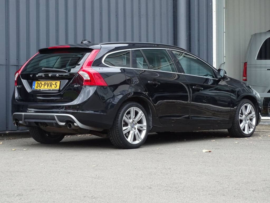 Volvo V60 2.0t momentum automaat | 200 pk | trekhaak