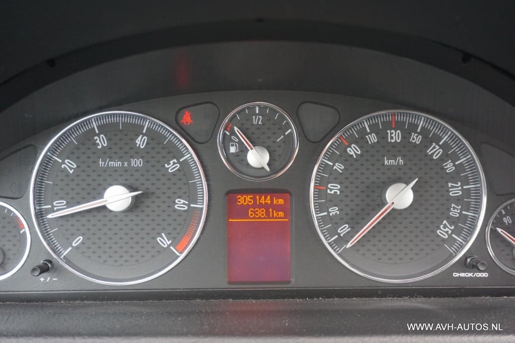 Peugeot 407 coupé 2.2-16v pack