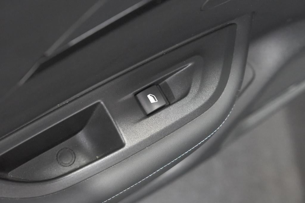 Peugeot 2008 puretech 130 eat8 allure | trekhaak afneembaar | camera | navi