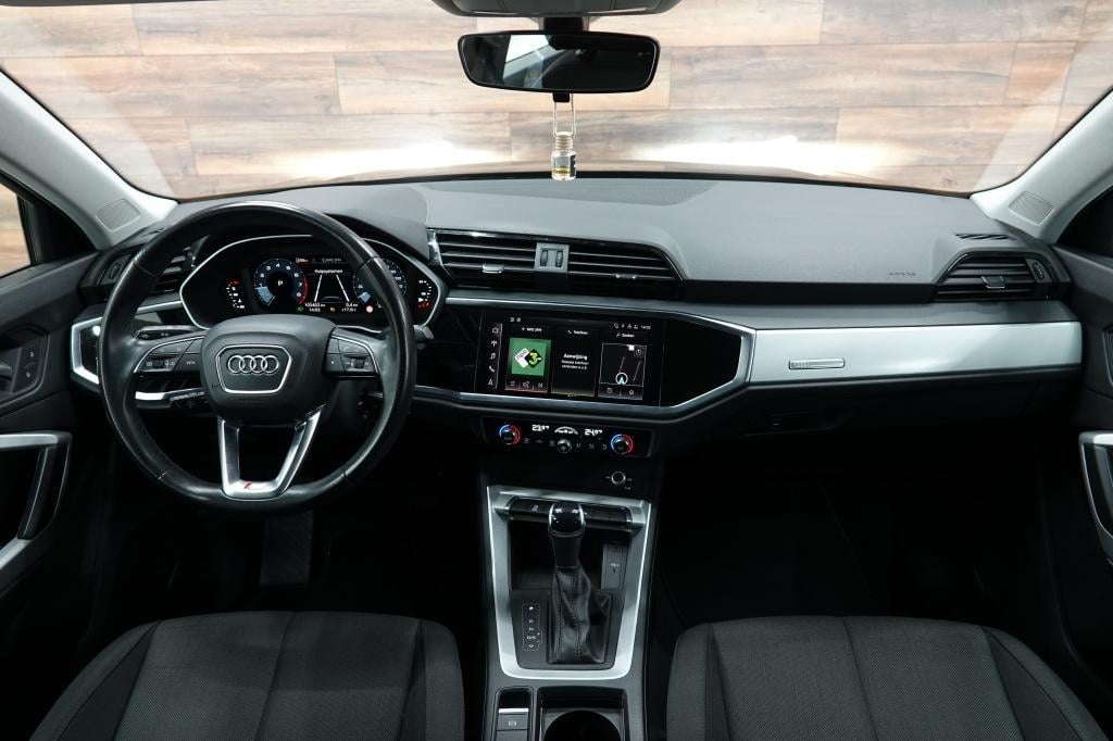 Audi Q3 35 tfsi | acc | carplay | pdc |