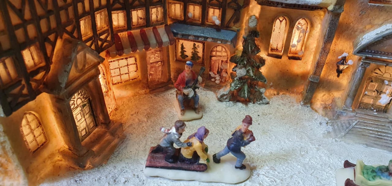 Prachtig kerstdorp met verlichting